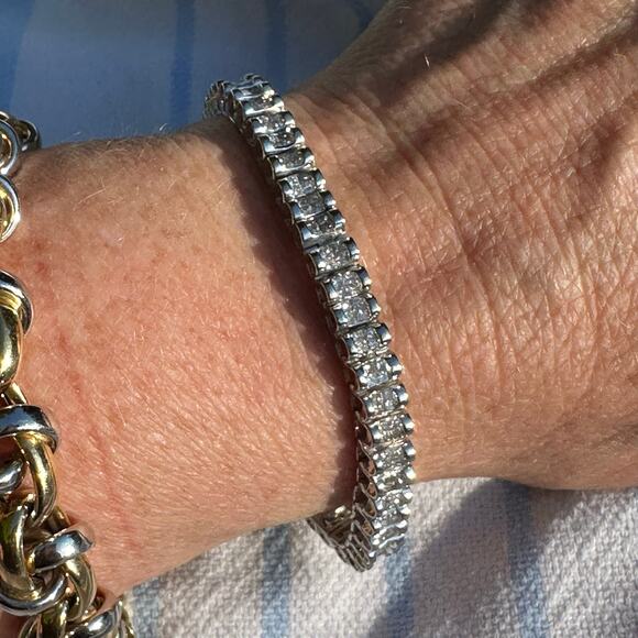 14K WHITE GOLD AND 4 cttw DIAMOND BRACELET 5.75 mm wide - Picture 4 of 5